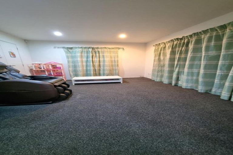 Photo of property in 96 Mcleod Road, Te Atatu South, Auckland, 0610