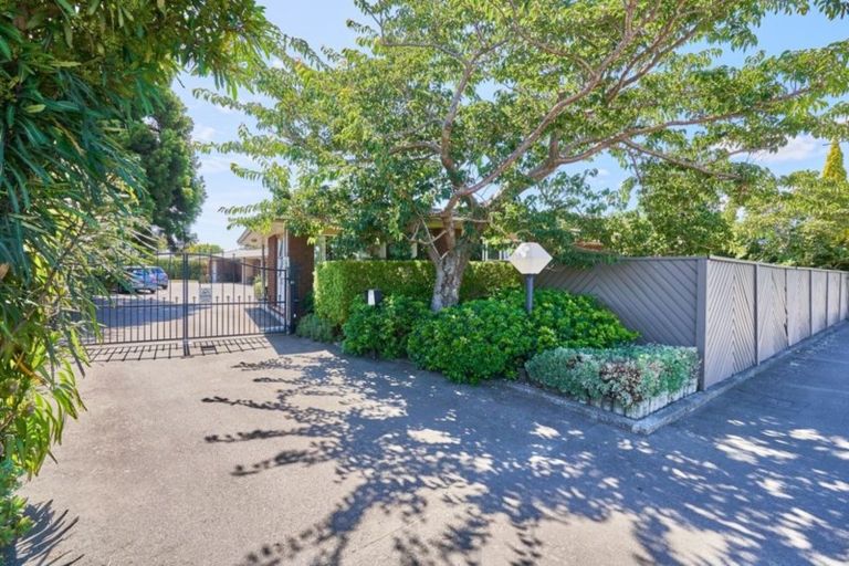 Photo of property in 203 Fitzherbert Avenue, West End, Palmerston North, 4410