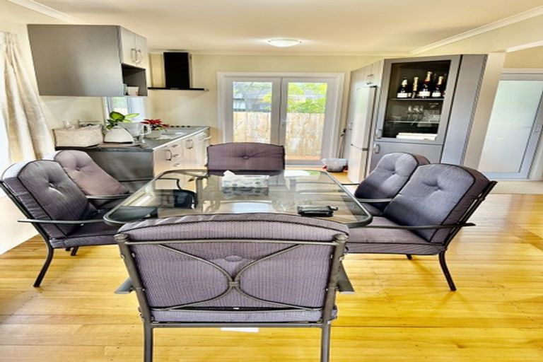 Photo of property in 8 Border Road, Henderson, Auckland, 0612
