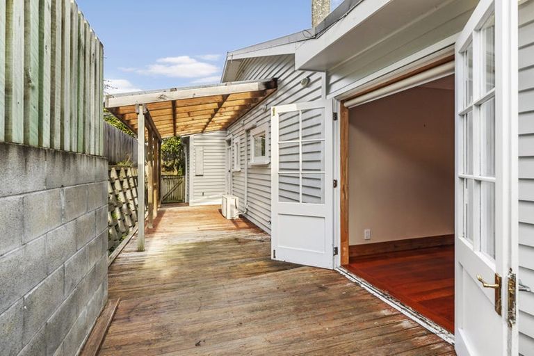 Photo of property in 12 Darlington Terrace, Miramar, Wellington, 6022