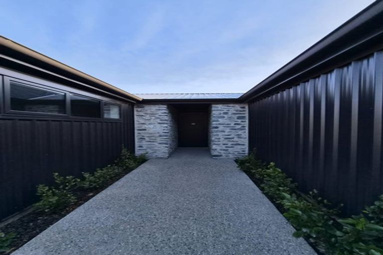 Photo of property in 20 Cheviot Street, Jacks Point, 9371