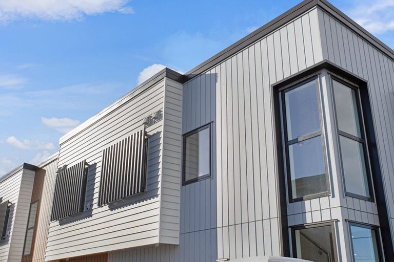 Photo of property in 4/196 Royal Road, Massey, Auckland, 0614