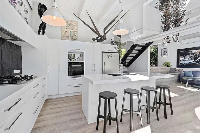 Photo of property in 43 Kohu Road, Titirangi, Auckland, 0604