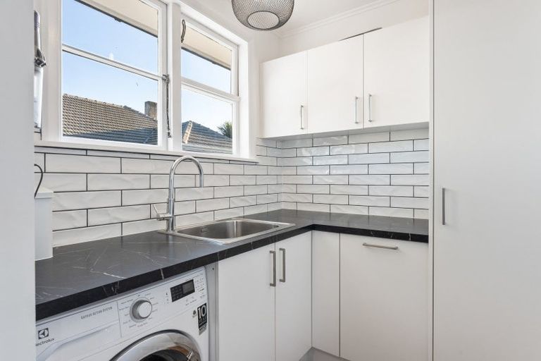 Photo of property in 21 Hadfield Crescent, College Estate, Whanganui, 4500