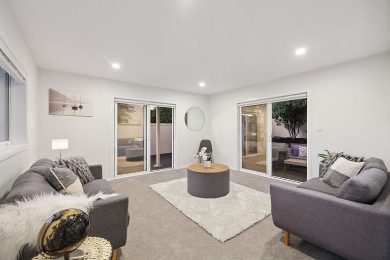 Photo of property in 352 East Coast Road, Sunnynook, Auckland, 0630