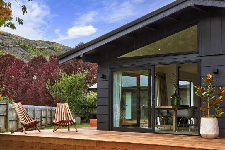 Photo of property in 8 Butel Avenue, Arrowtown, 9302