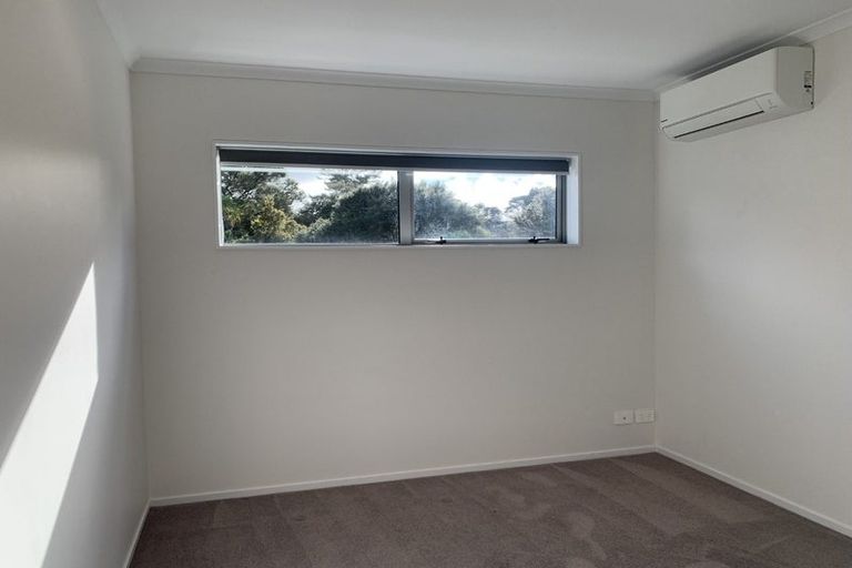 Photo of property in 7 Muriels View Lane, Massey, Auckland, 0614