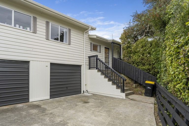 Photo of property in 5a Julia Place, Tawa, Wellington, 5028