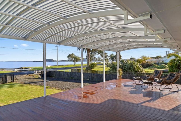 Photo of property in 25 Kawakawa Bay Coast Road, Kawakawa Bay, Papakura, 2585