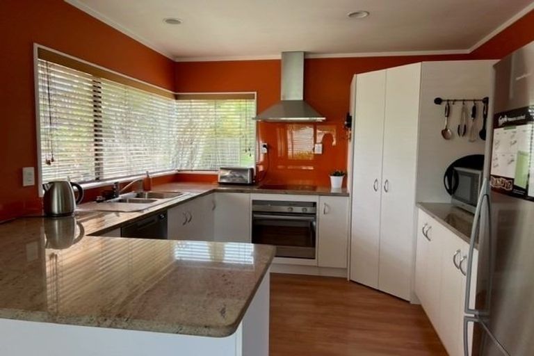 Photo of property in 3/77 Konini Road, Titirangi, Auckland, 0604