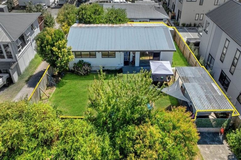 Photo of property in 40 Woodside Road, Massey, Auckland, 0614
