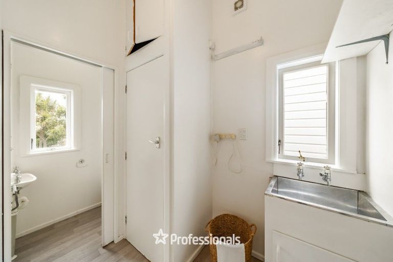 Photo of property in 79 Queens Drive, Lyall Bay, Wellington, 6022