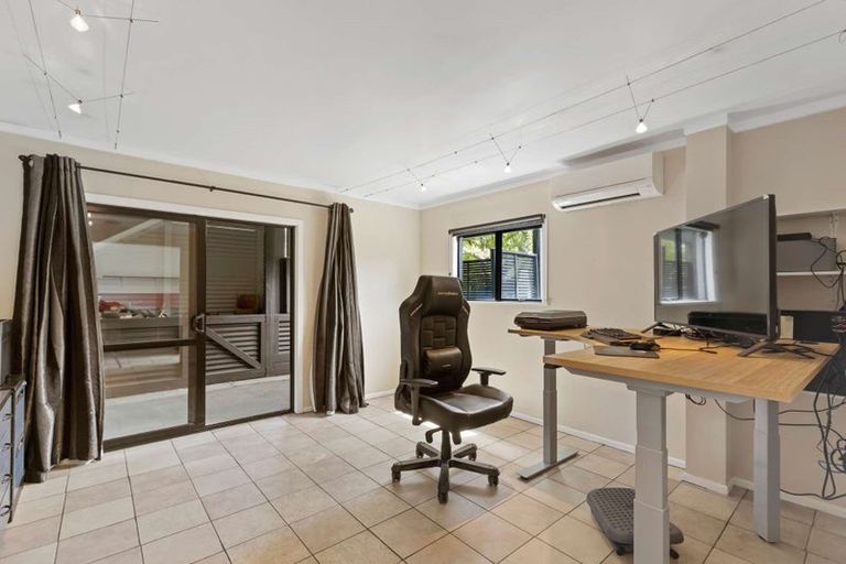 Photo of property in 16 Rossiter Avenue, Waiuku, 2123