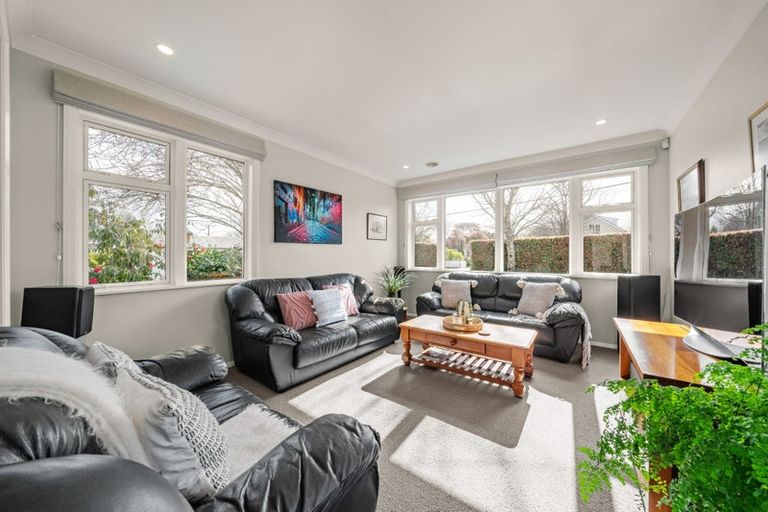 Photo of property in 3 Heretaunga Square, Silverstream, Upper Hutt, 5019