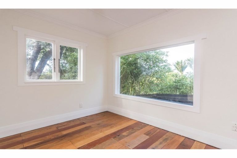 Photo of property in 3 Huia Road, Titirangi, Auckland, 0604