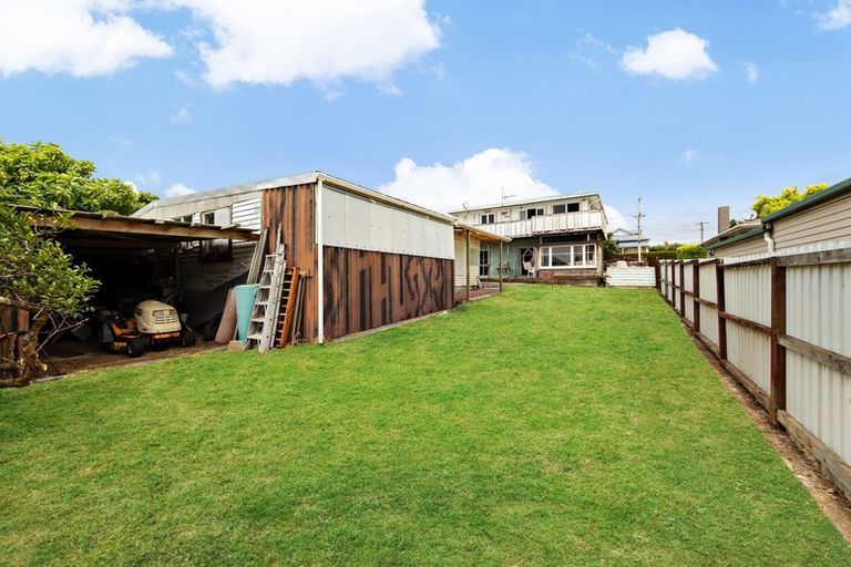 Photo of property in 5 Matapouri Road, Mangere Bridge, Auckland, 2022