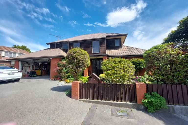 Photo of property in 7 Derenzy Place, Avonhead, Christchurch, 8042