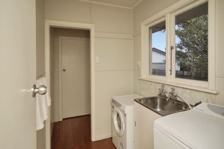 Photo of property in 420 Memorial Avenue, Burnside, Christchurch, 8053