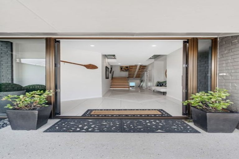 Photo of property in 1/285 Bleakhouse Road, Mellons Bay, Auckland, 2014
