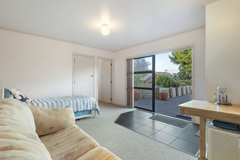 Photo of property in 16 Spencer Road, Pinehill, Auckland, 0632