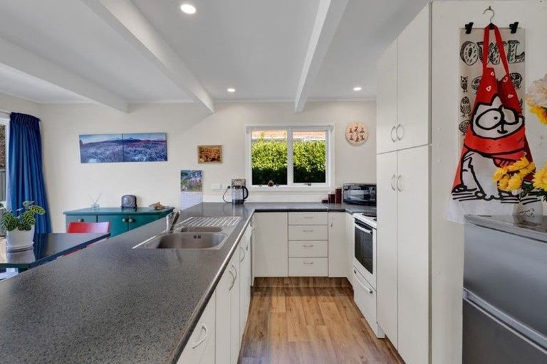 Photo of property in 46 Lismore Street, Merrilands, New Plymouth, 4312