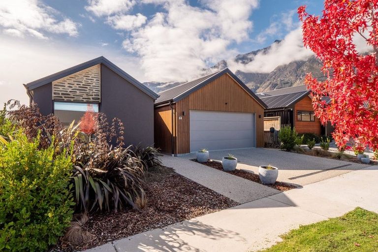 Photo of property in 32 Corriedale Road, Jacks Point, 9371