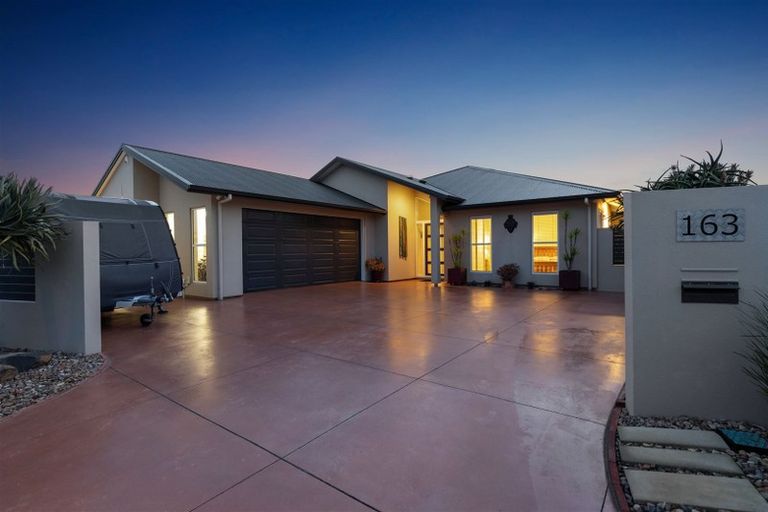 Photo of property in 163 Oriental Parade, Papamoa Beach, Papamoa, 3118