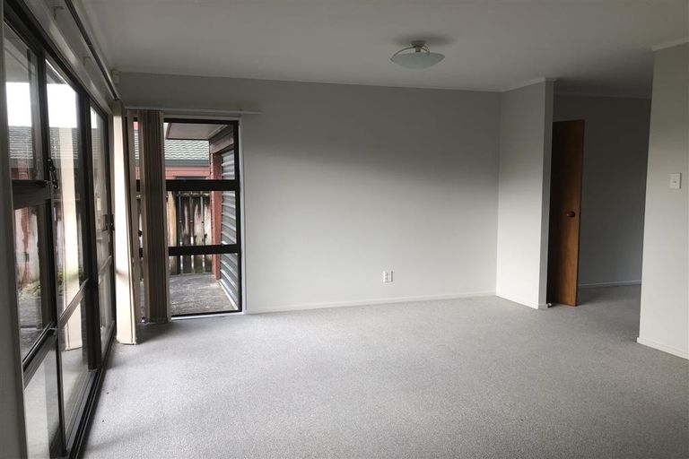 Photo of property in 3/16 Evans Road, Glen Eden, Auckland, 0602