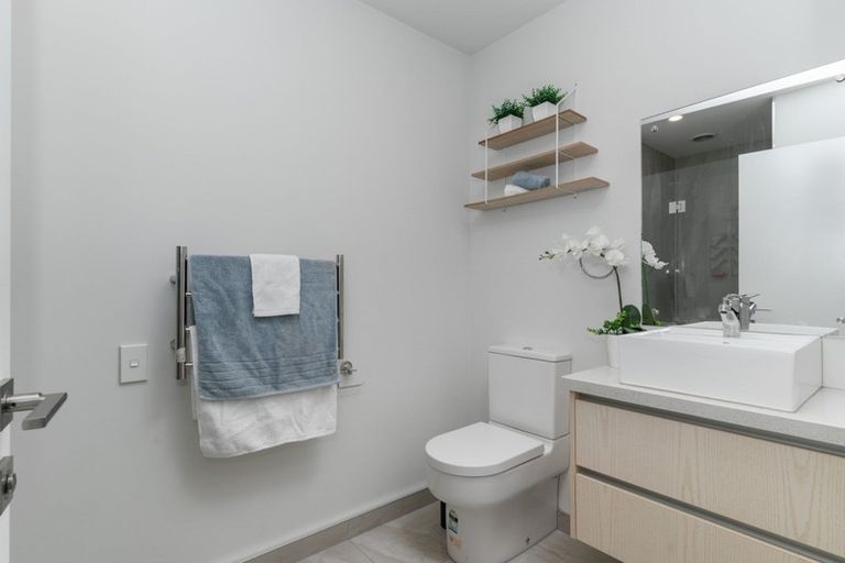 Photo of property in 8c Defoe Place, Waltham, Christchurch, 8023