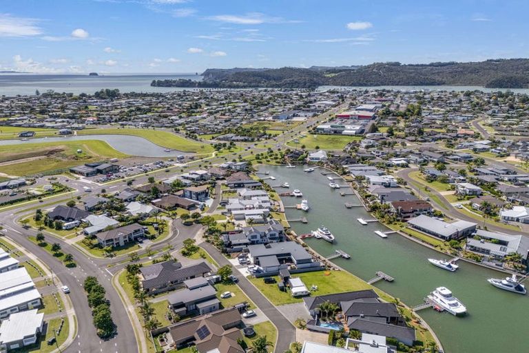 Photo of property in 14 Mermaid Place, Whitianga, 3510