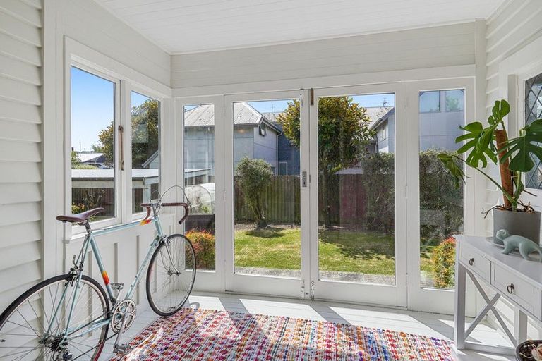 Photo of property in 1/1004 Colombo Street, St Albans, Christchurch, 8014