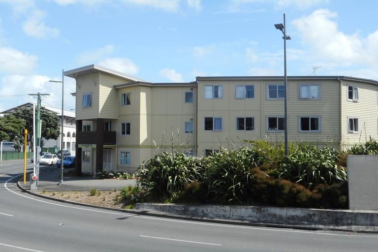Photo of property in Basin Reserve Complex, 24/4 Sussex Street, Mount Cook, Wellington, 6021