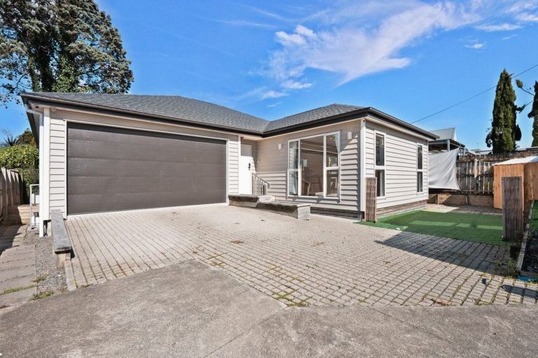 Photo of property in 25a Larnoch Road, Henderson, Auckland, 0610
