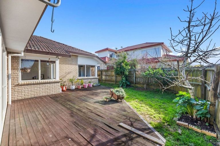 Photo of property in 1/15 Penruddocke Road, Half Moon Bay, Auckland, 2012