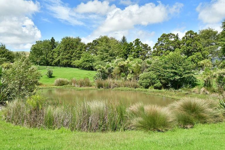 Photo of property in 31 Cabeleigh Drive, Helensville, 0800