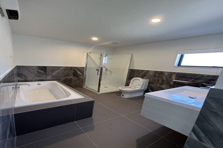 Photo of property in 9a Kaweka Street, New Lynn, Auckland, 0600