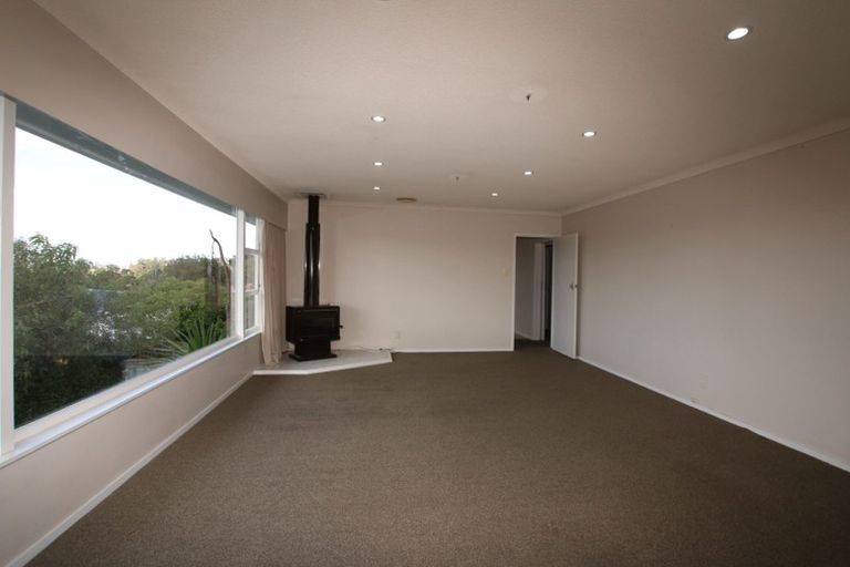 Photo of property in 1/48 Hogans Road, Glenfield, Auckland, 0629