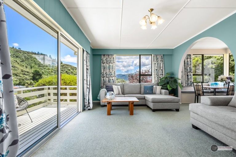 Photo of property in 12 Holmes Grove, Naenae, Lower Hutt, 5011