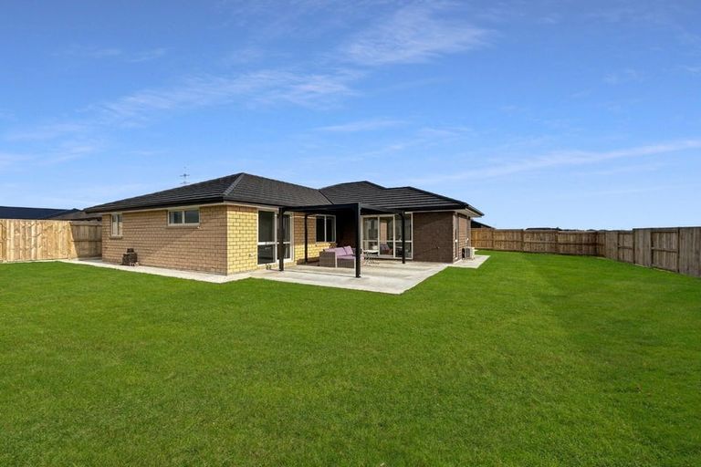 Photo of property in 74 Atlantic Drive, Fitzherbert, Palmerston North, 4410