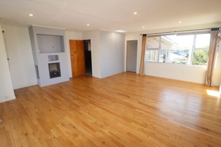 Photo of property in 35a Wade River Road, Stanmore Bay, Whangaparaoa, 0932