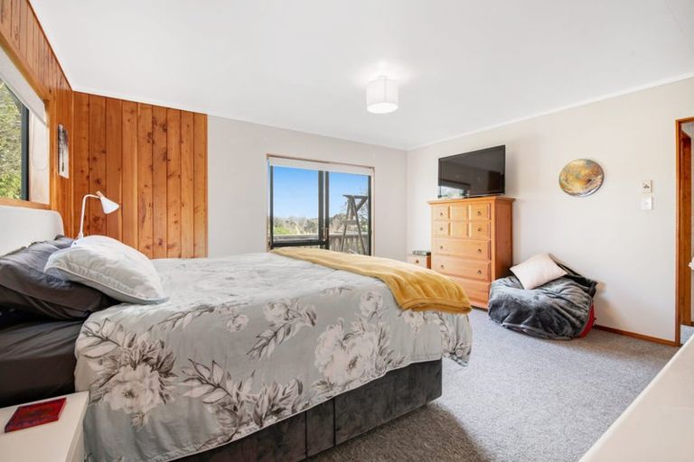 Photo of property in 2 Hand Road, Helensville, 0800