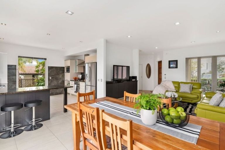 Photo of property in 140 Gills Road, Albany Heights, Auckland, 0632