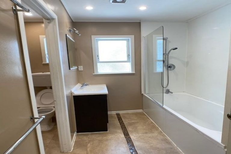 Photo of property in 50 Stottholm Road, Titirangi, Auckland, 0604