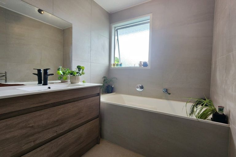 Photo of property in 14 Sunburst Lane, Torbay, Auckland, 0630