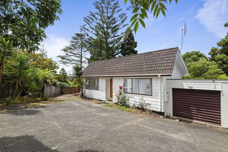 Photo of property in 1/10 Halder Place, Torbay, Auckland, 0632