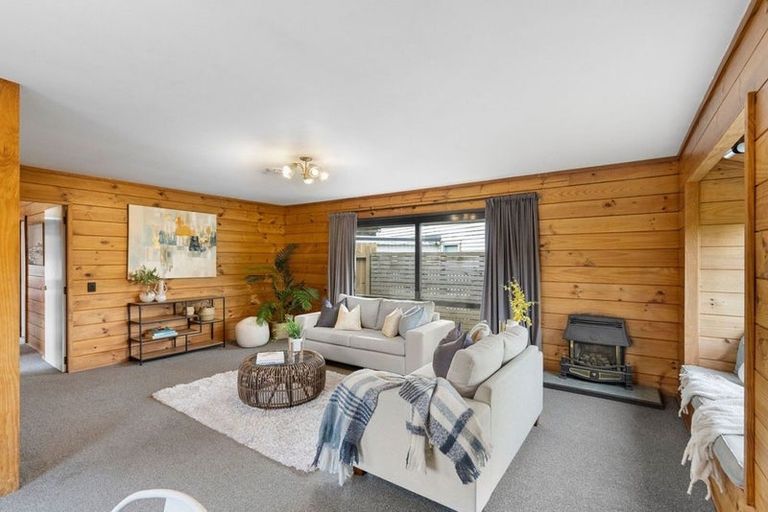 Photo of property in 64 Bassett Road, Johnsonville, Wellington, 6037