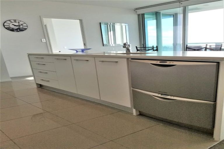 Photo of property in Sentinel Apartments, 1102/3 Northcroft Street, Takapuna, Auckland, 0622