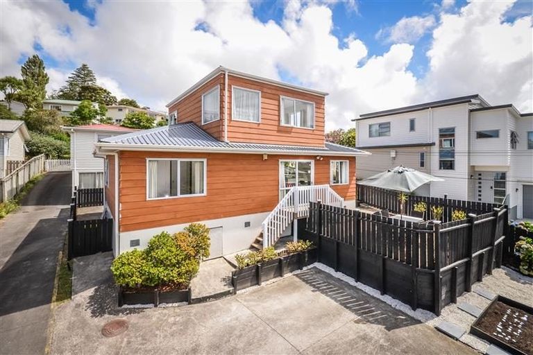 Photo of property in 1/20 Hogans Road, Glenfield, Auckland, 0629