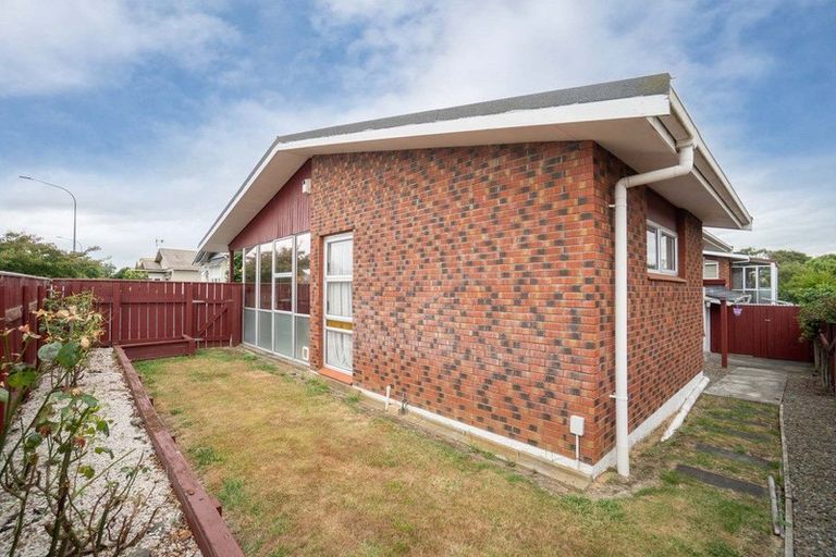 Photo of property in 24 Chelwood Street, Takaro, Palmerston North, 4412