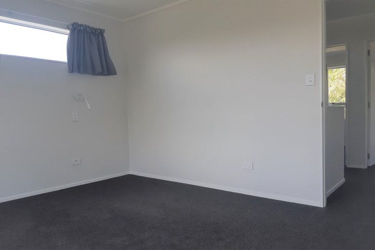 Photo of property in 1 Raelene Place, Massey, Auckland, 0614